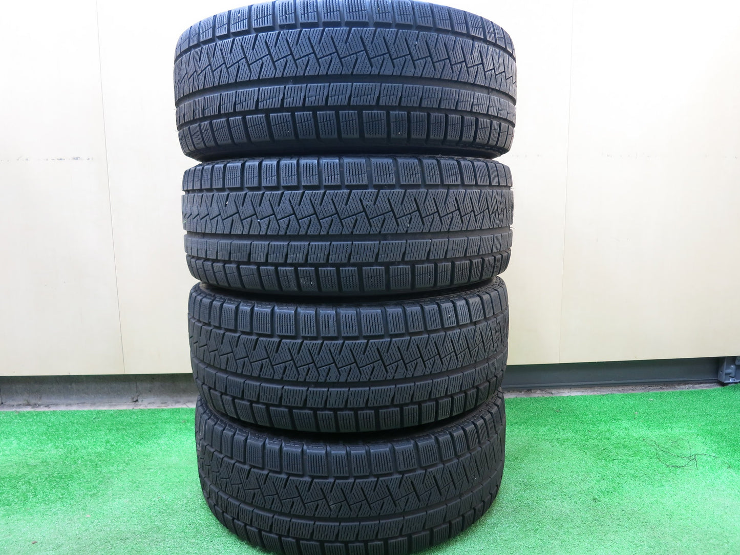 [送料無料]キレイ！18年★ワーゲン ポロ GTI 純正 215/45R17 スタッドレス ピレリ アイスアシンメトリコ プラス 17インチ PCD100/5H★2120303ヒス