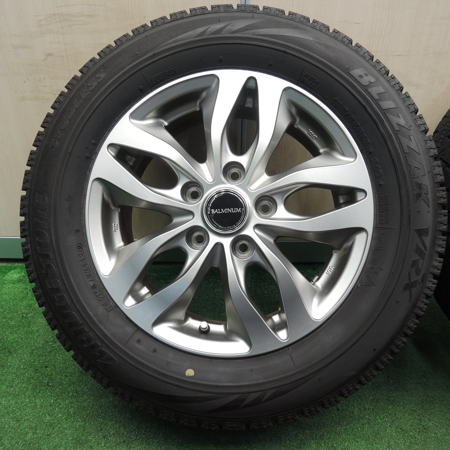 *送料無料*バリ溝！20年！キレイ！8.5分★スタッドレス 195/65R15 ブリヂストン ブリザック VRX BALMINUM バルミナ 15インチ PCD114.3/5H★3111403NJス
