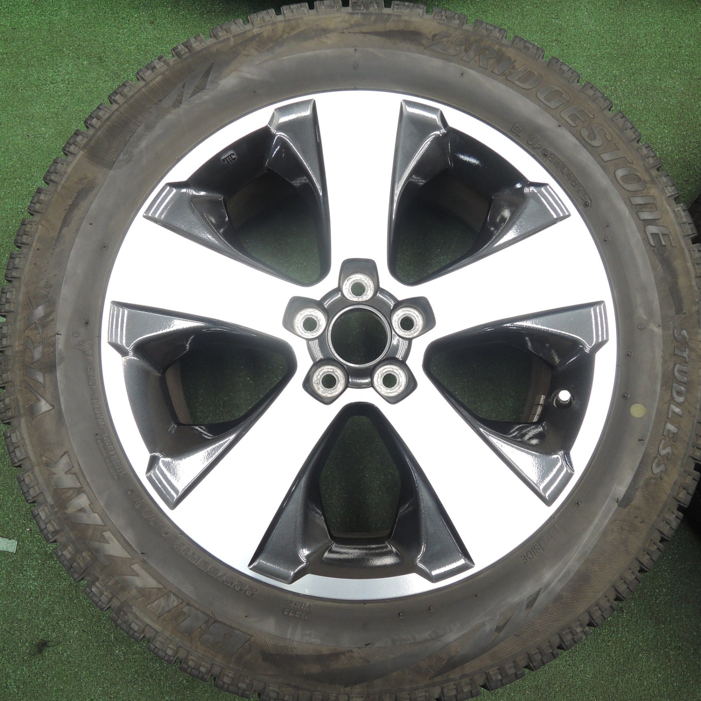 *送料無料* バリ溝！8.5分★スバル フォレスター XV 純正 225/55R17 スタッドレス ブリヂストン ブリザック VRX 17インチ PCD100/5H★4030209HAス