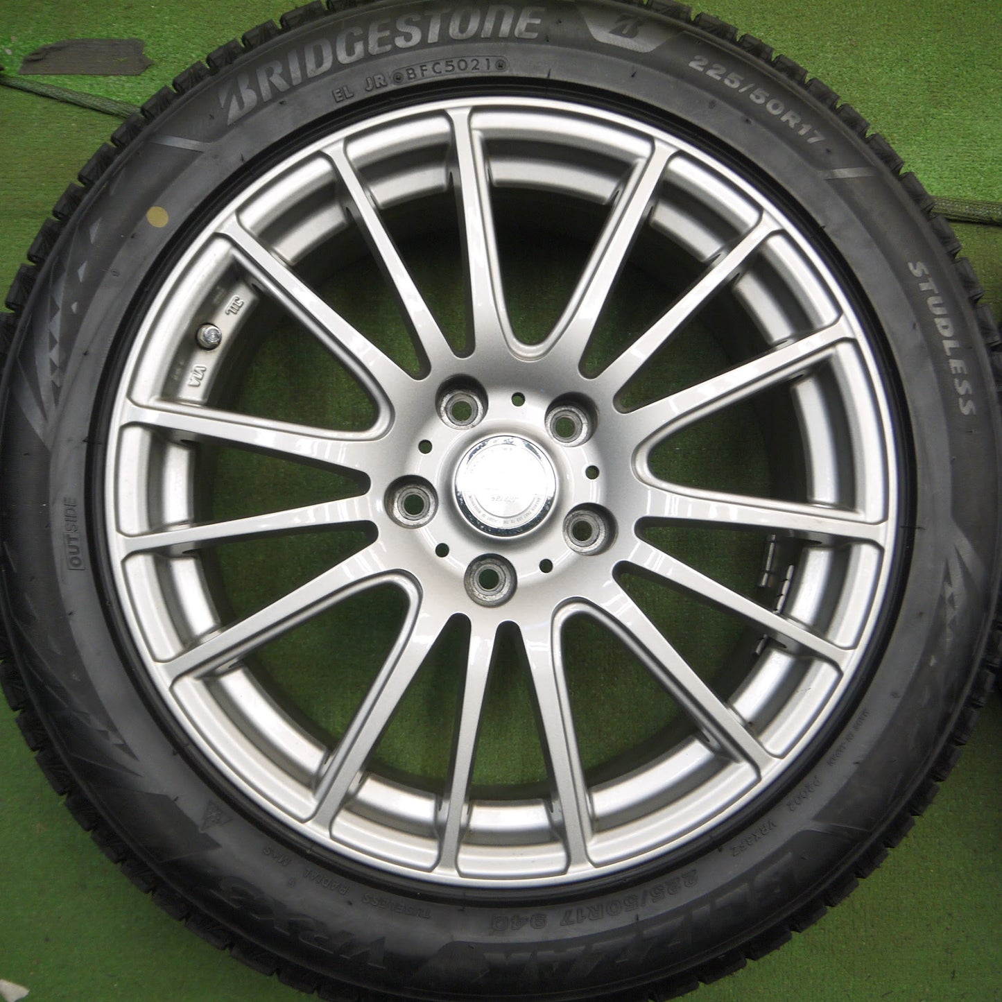 [送料無料]バリ溝！21年！キレイ！9分★スタッドレス 225/50R17 ブリヂストン ブリザック VRX3 ravrion selzer ラブリオン 17インチ PCD114.3/5H★3102506Hス