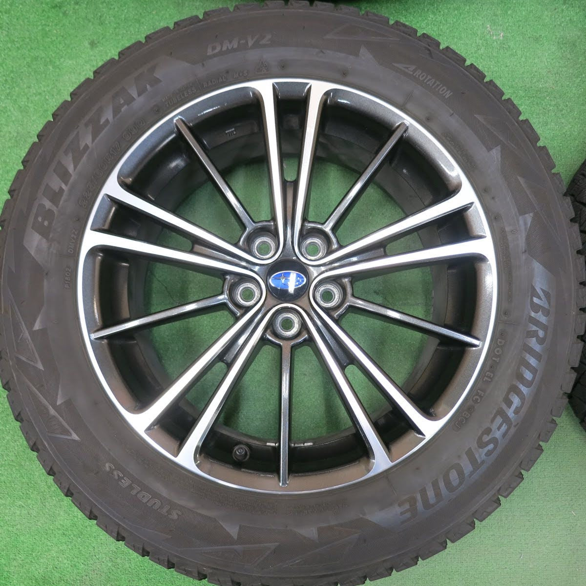 [送料無料]バリ溝！9分★スバル BRZ 純正 225/60R17 スタッドレス ブリヂストン ブリザック DM-V2 17インチ トヨタ 86 PCD100/5H★3061908ヒス