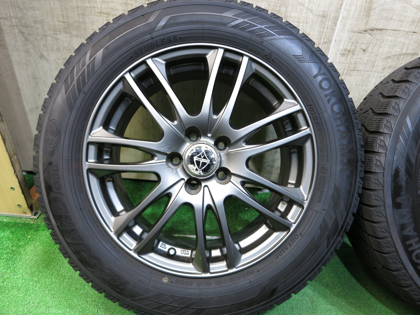 [送料無料]バリ溝！9.5分★スタッドレス 205/60R16 ヨコハマ アイスガード iG60 VELVA weds ヴェルヴァ 16インチ PCD100/5H★2102107Hス