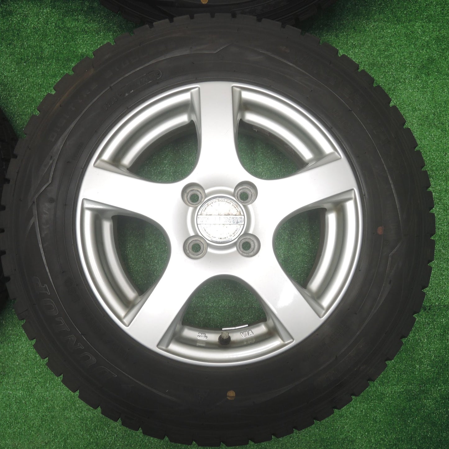 [送料無料]バリ溝！キレイ！9.5分★スタッドレス 185/70R14 ダンロップ ウインターマックス WM01 VIOLENTO ヴィオレント 14インチ PCD100/4H★3072708SYス