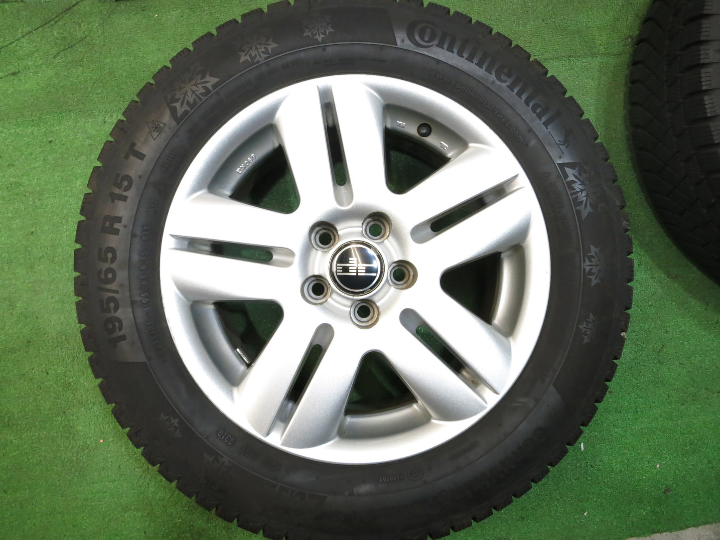[送料無料]超バリ溝！18年！ほぼ10分★スタッドレス 195/65R15 コンチネンタル コンチバイキング コンタクト6 dc 社外 アルミ 15インチ PCD100/5H★2111513Hス