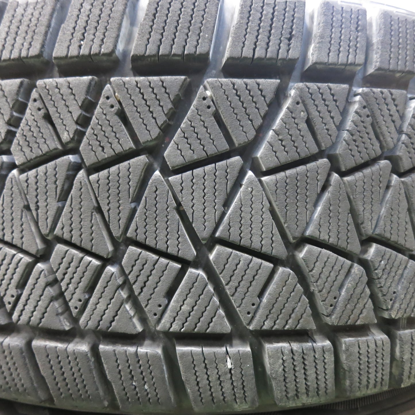 [送料無料]バリ溝！キレイ！9分★スバル SJ フォレスター 純正 225/60R17 スタッドレス ブリヂストン ブリザック DM-V2 17インチ PCD100/5H★3040506ヒス