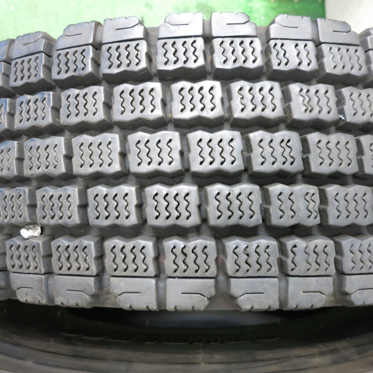 *送料無料* バリ溝！22年！9分★トラック タイヤ 225/80R17.5 123/122L スタッドレス ブリヂストン W910 17.5インチ★4020902クスタ