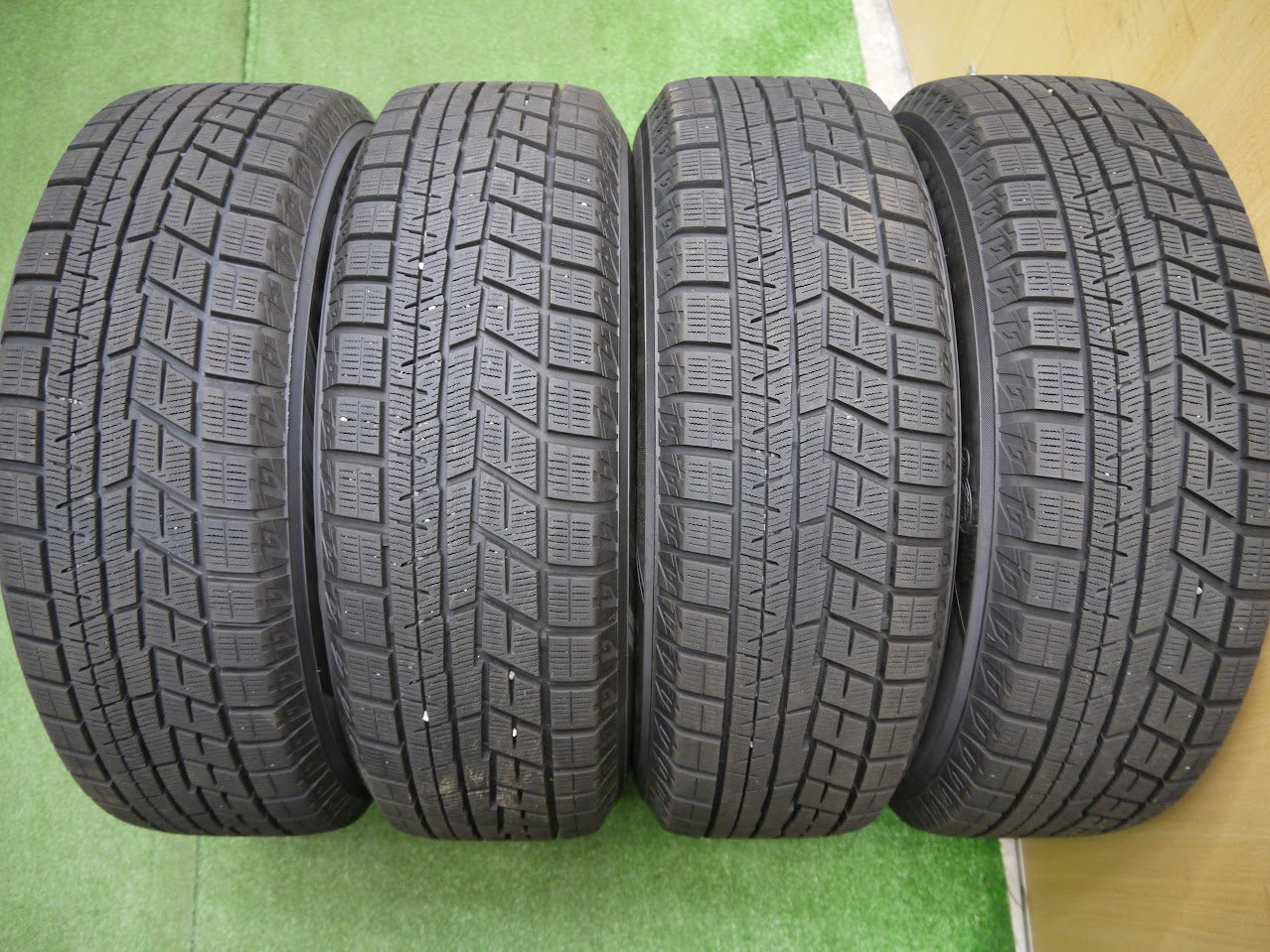 [送料無料]バリ溝！18年！キレイ！9.5分以上★スタッドレス 195/65R15 ヨコハマ アイスガード iG60 VELVA KEVIN ヴェルヴァ 15インチ PCD114.3/5H★