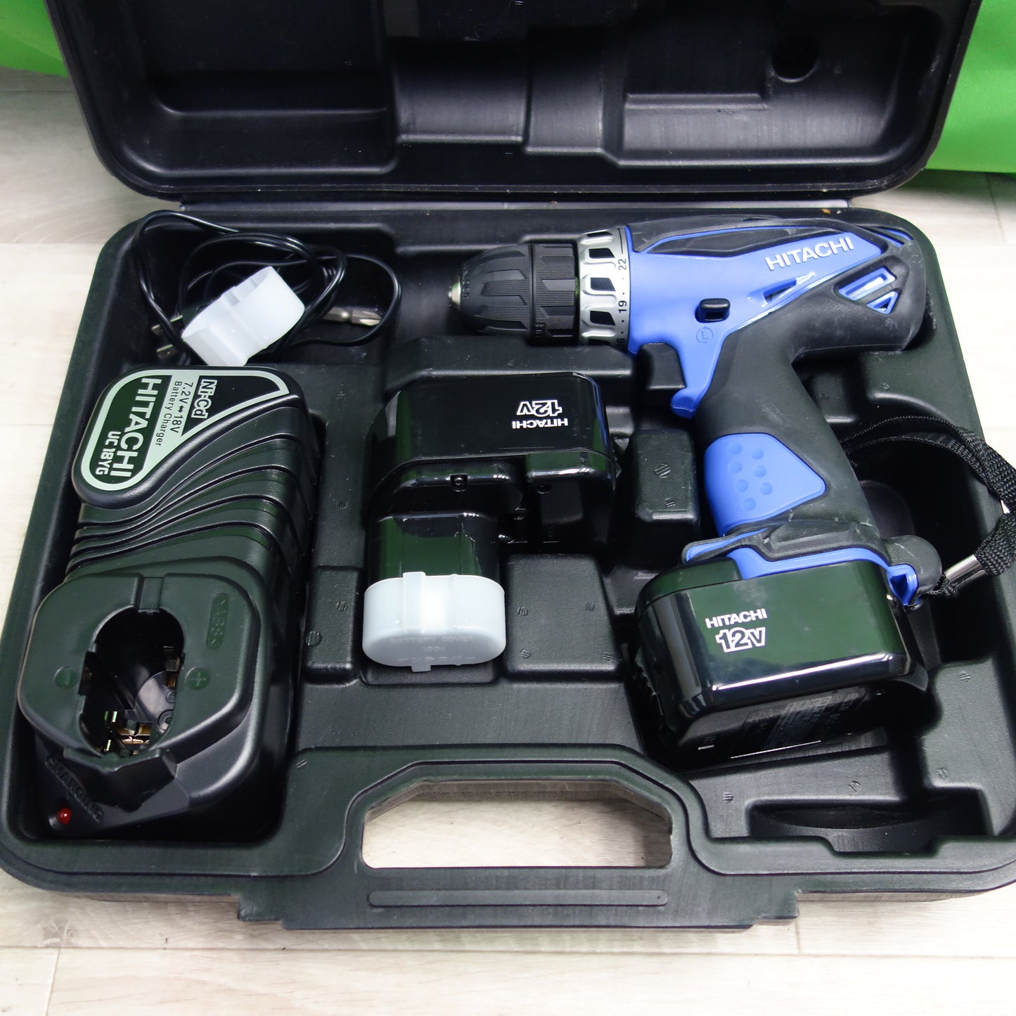 *送料無料*バッテリー2個付☆日立 12mm コードレス ドライバドリル FDS12DVD 電動 工具 充電器 UC18YG☆