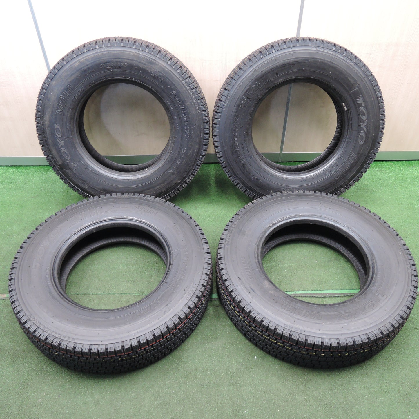 *送料無料*未使用！22年★トラック 再生タイヤ 225/80R17.5 123/122L スタッドレス トーヨー M919 ベース TOKO M929 17.5インチ★4011602NJスタ