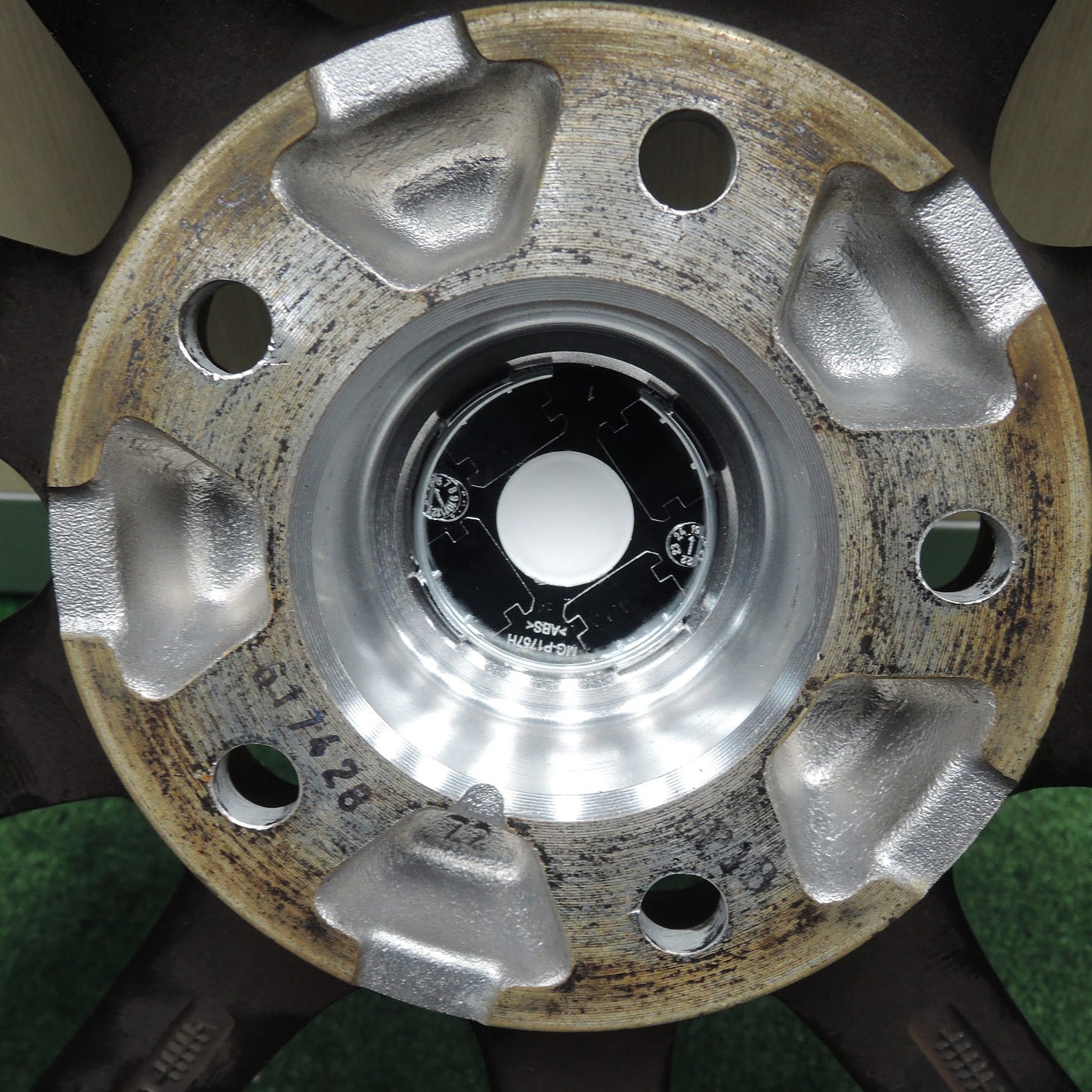 [送料無料]バリ溝！19年！キレイ！9.5分★スタッドレス 215/50R17 ヨコハマ アイスガード iG50 プラス GRASS グラス 17インチ PCD114.3/5H★3111302NJス