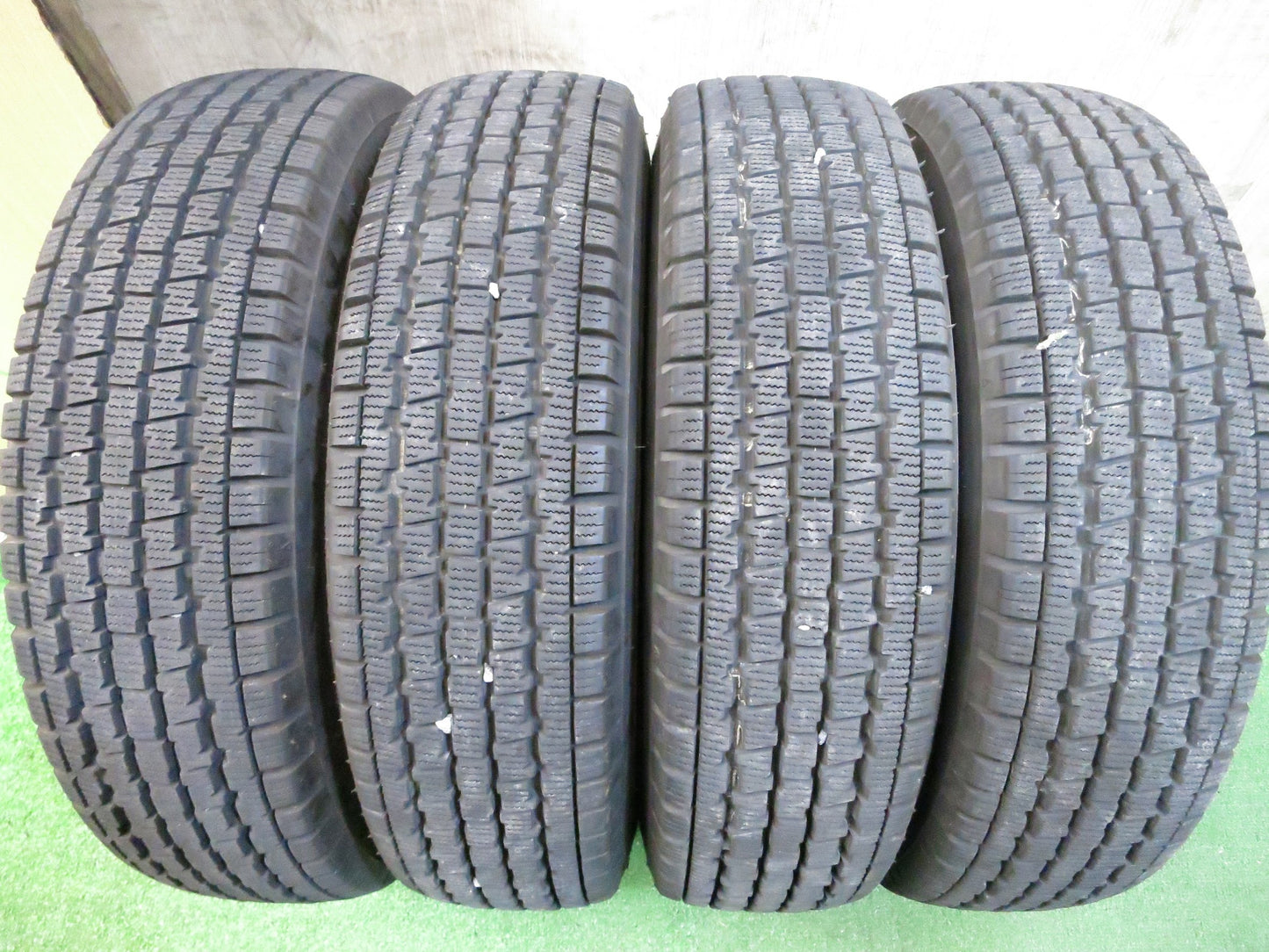 [送料無料]バリ溝！20年！キレイ！8.5分★スタッドレス 145R12 ブリヂストン W300 TOPY スチール ホイール 12インチ PCD100/4H★3022701Hス