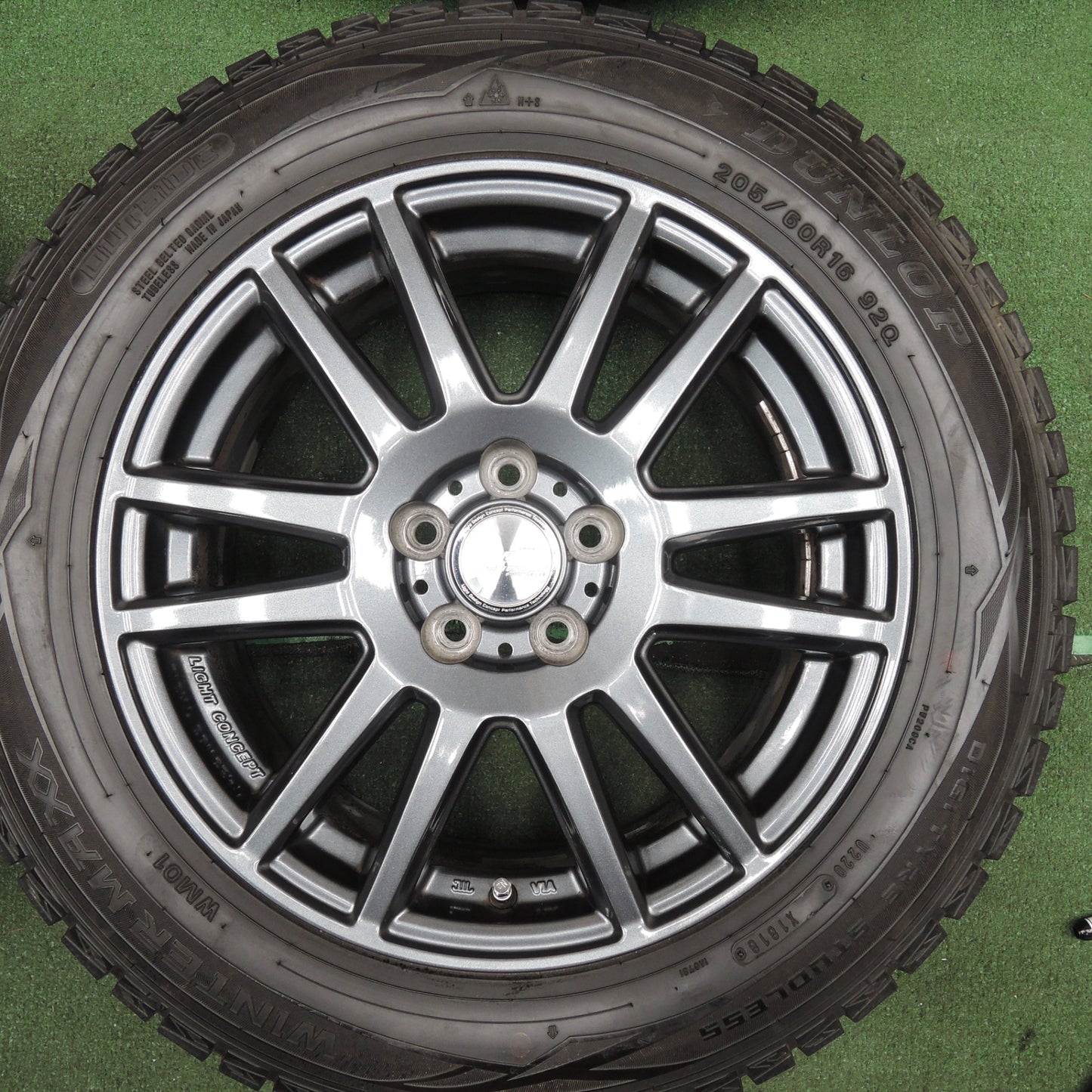 *送料無料* バリ溝！キレイ！9.5分★スタッドレス 205/60R16 ダンロップ ウインターマックス WM01 dp devotion 16インチ PCD100/5H★4021311TNス