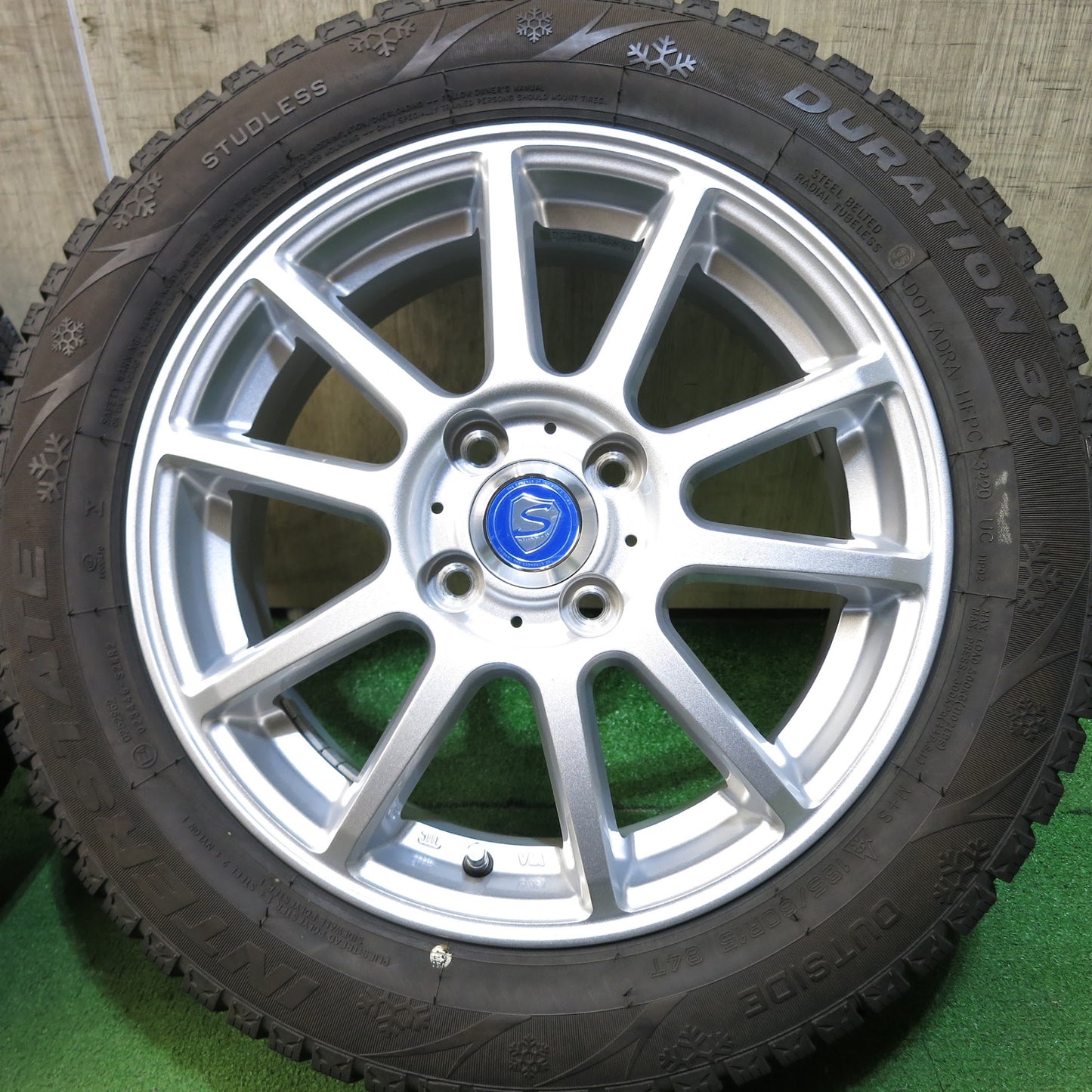 [送料無料]バリ溝！20年！キレイ！9.5分★スタッドレス 185/60R15 インターステート DURATION30 STRANGER ストレンジャー 15インチ PCD100/4H★3042805Hス