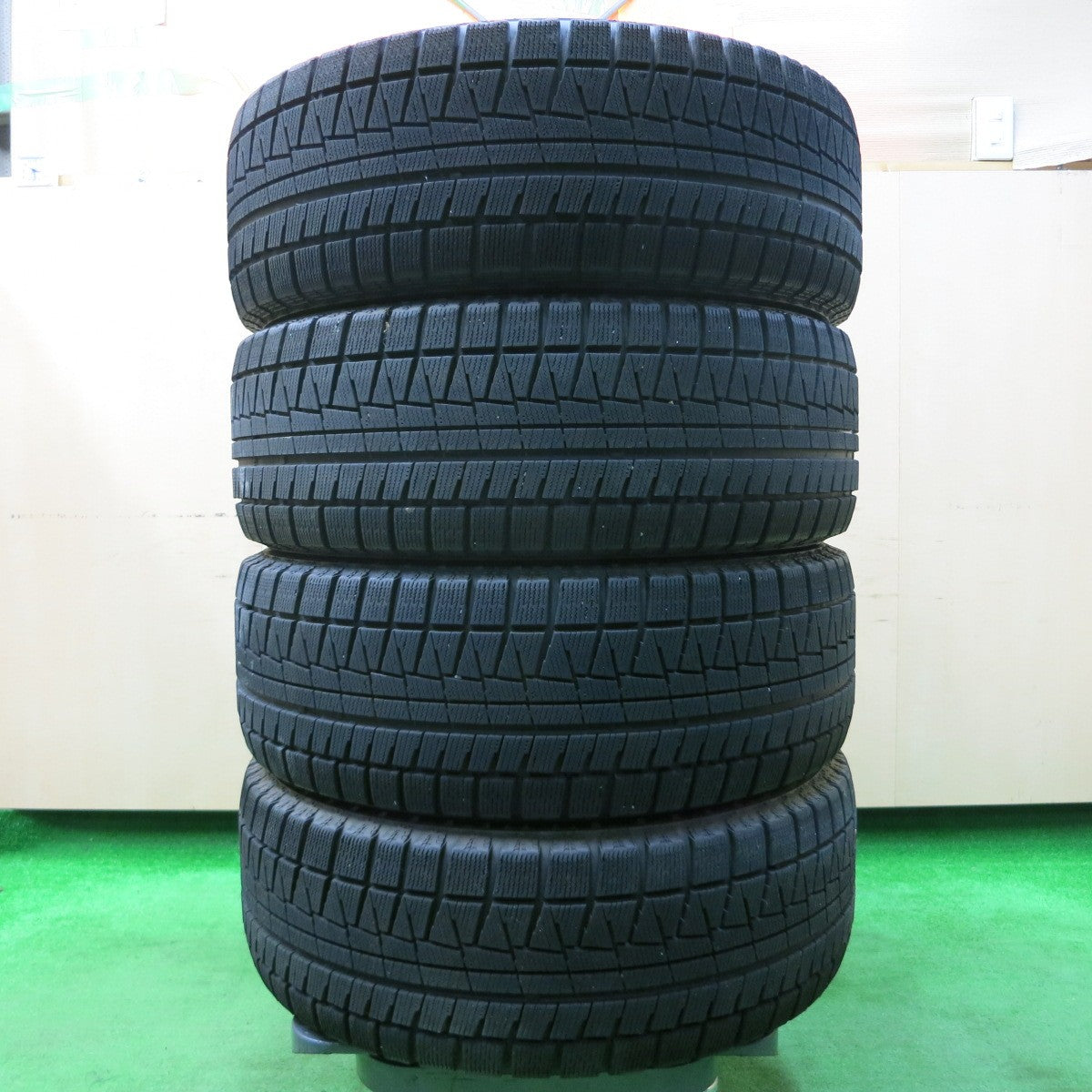 *送料無料*バリ溝！8.5分★トヨタ 50系 エスティマ 純正 225/55R17 スタッドレス ブリヂストン ブリザック REVO GZ 17インチ PCD114.3/5H★4012907イス