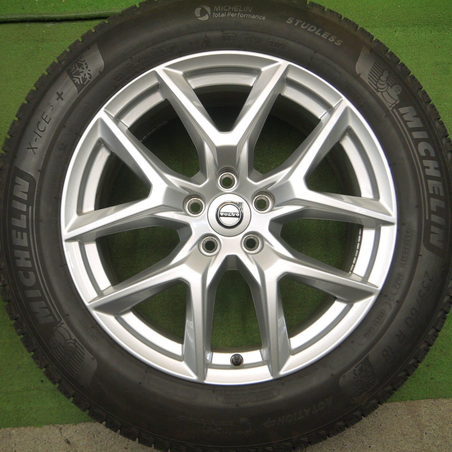 *送料無料* バリ溝！キレイ！9分★ボルボ XC60 純正 235/60R18 スタッドレス ミシュラン X-ICE3+ 18インチ PCD108/5H★4022109Hス