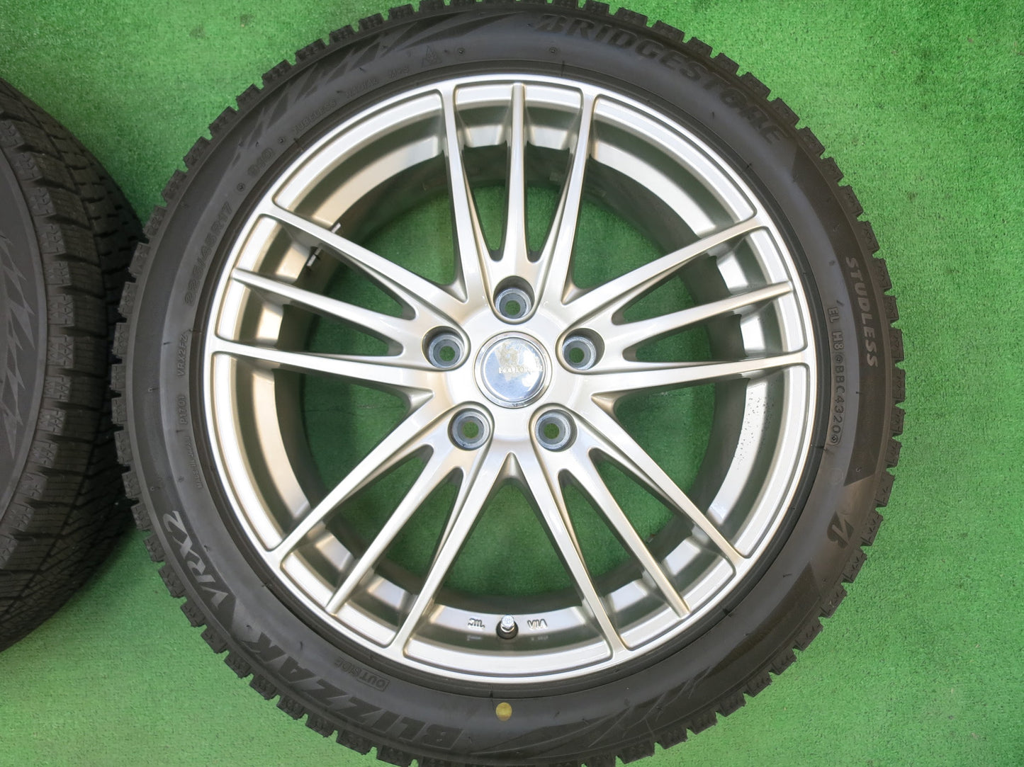 [送料無料]バリ溝！20年！9.5分★スタッドレス 225/45R17 ブリヂストン ブリザック VRX2 ECO FORME エコフォルム 17インチ PCD114.3/5H★3022206ヒス