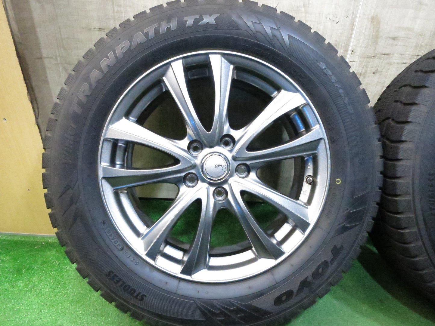 [送料無料]バリ溝！キレイ！9.5分★スタッドレス 225/65R17 トーヨー ウインター トランパス TX SIBILLA NEXT C5 シビラ 17インチ PCD114.3/5H★3022102Hス
