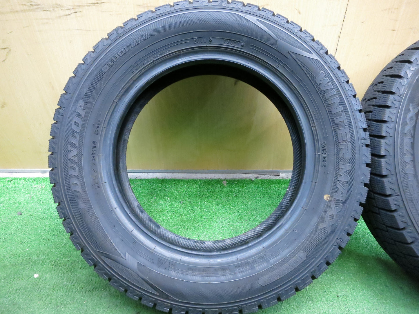 [送料無料]バリ溝！21年！9.5分以上★スタッドレス 165/70R14 ダンロップ ウインターマックス WM02 タイヤ 14インチ マーチ ヴィッツ パッソ 等★2121611Hスタ