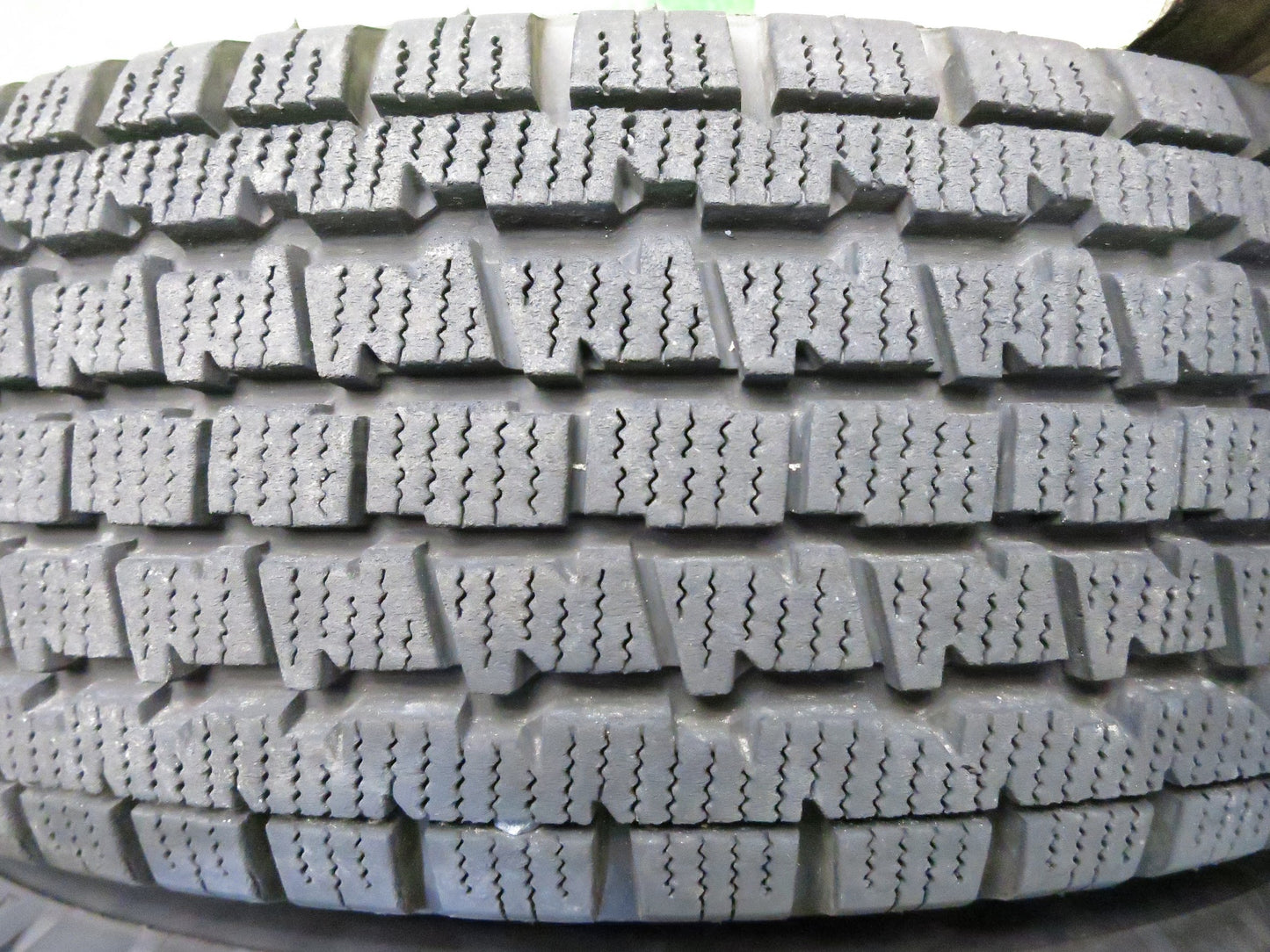 [送料無料]バリ溝！20年！キレイ！8.5分★スタッドレス 145R12 ブリヂストン W300 TOPY スチール ホイール 12インチ PCD100/4H★3022701Hス
