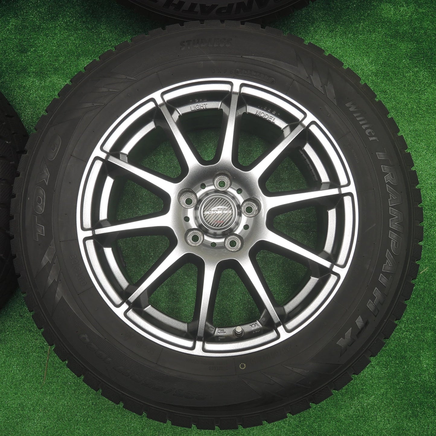 [送料無料]超バリ溝！キレイ！9.5分以上★スタッドレス 225/65R17 トーヨー ウインタートランパス TX SCHNEIDER シュナイダー 17インチ PCD114.3/5H★3070701SYス