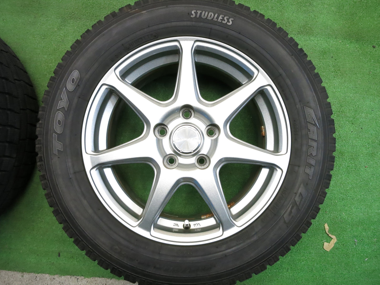 [送料無料]バリ溝！18年！キレイ！9.5分★スタッドレス 215/60R16 トーヨー ガリット G5 Devotion デボーション 16インチ PCD114.3/5H★2112506Hス