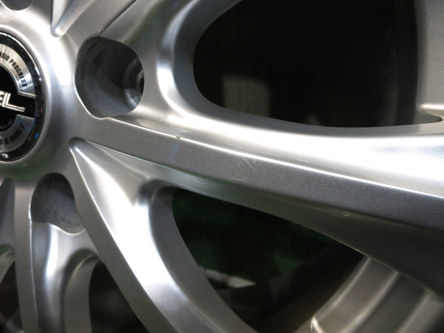 [送料無料]バリ溝！18年！綺麗！8.5分★スタッドレス 215/65R16 ブリヂストン ブリザック VRX2 AXEL weds アクセル 16インチ PCD114.3/5H★2111611Hス