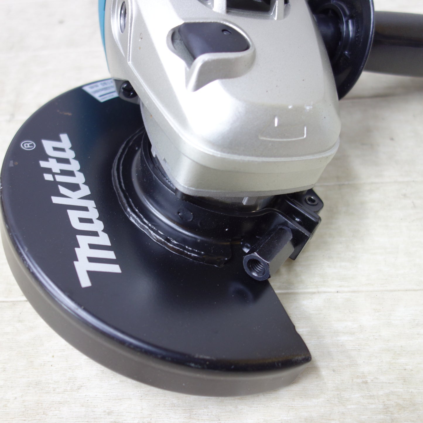[送料無料] キレイ◆makita マキタ 180mm 電子ディスクグラインダ GA7011C 切断 研削 電動工具 100V 50/60Hz◆