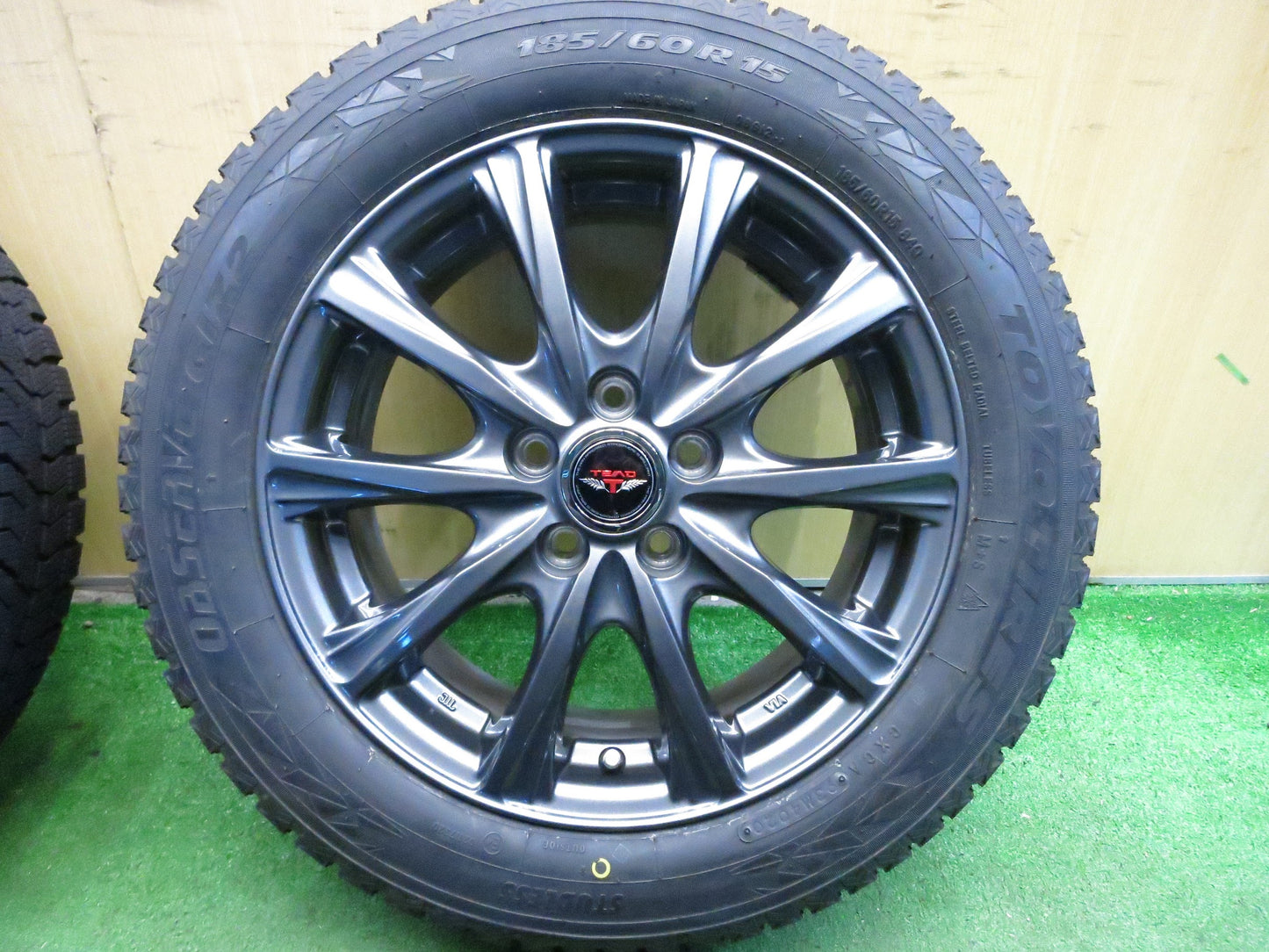 [送料無料]超バリ溝！20年！キレイ！ほぼ10分★スタッドレス 185/60R15 トーヨー オブザーブ GIZ2 TEAD weds テッド 15インチ PCD100/5H シエンタ等★3013102Hス