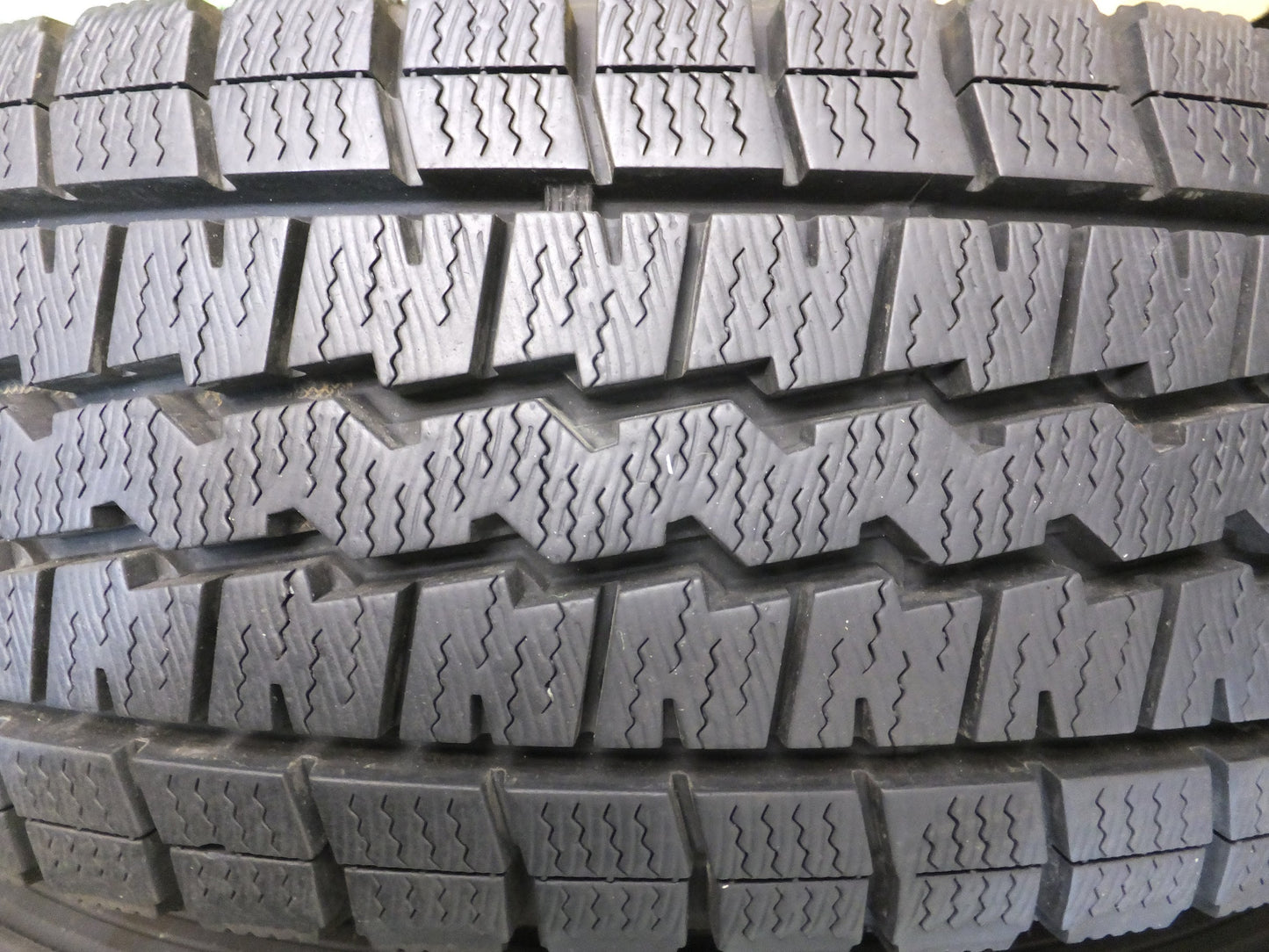 [送料無料]バリ溝！20年！9.5分以上★スタッドレス 165R13 6PR ダンロップ ウインターマックス SV01 SEVAL 社外 アルミ 13インチ PCD100 114.3/4H★2082902Hス