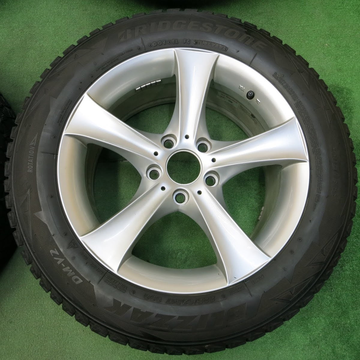 [送料無料]キレイ★BMW 等 AGA 225/60R17 スタッドレス TARGA ブリヂストン ブリザック DM-V2 17インチ PCD120/5H★3100204イス