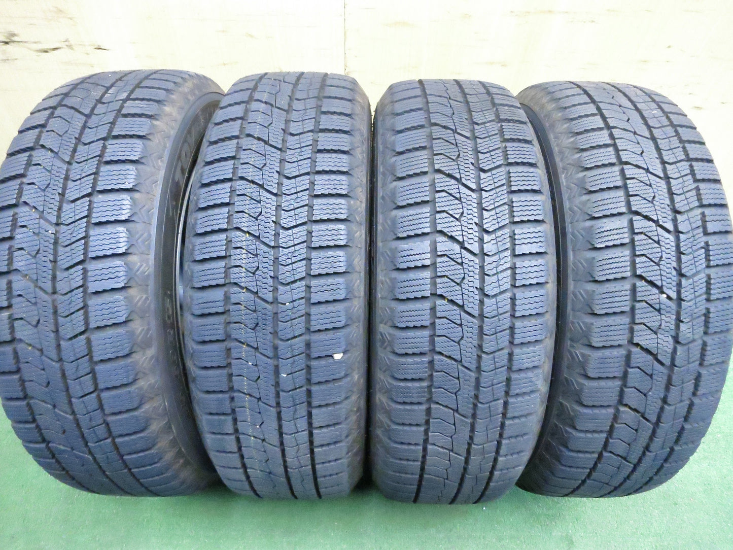 [送料無料]超バリ溝！20年！キレイ！ほぼ10分★スタッドレス 185/60R15 トーヨー オブザーブ GIZ2 TEAD weds テッド 15インチ PCD100/5H シエンタ等★3013102Hス