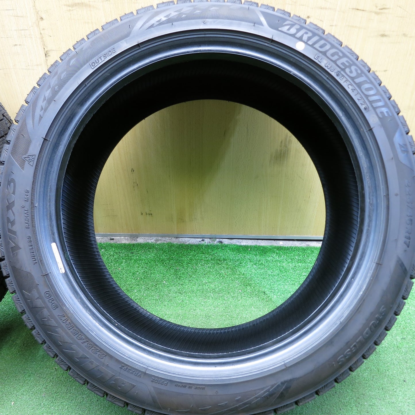 [送料無料]超バリ溝！22年！ほぼ10分★スタッドレス 225/45R17 ブリヂストン ブリザック VRX3 タイヤ 17インチ レクサス IS ゴルフ アウディA3 等★3032705Hスタ