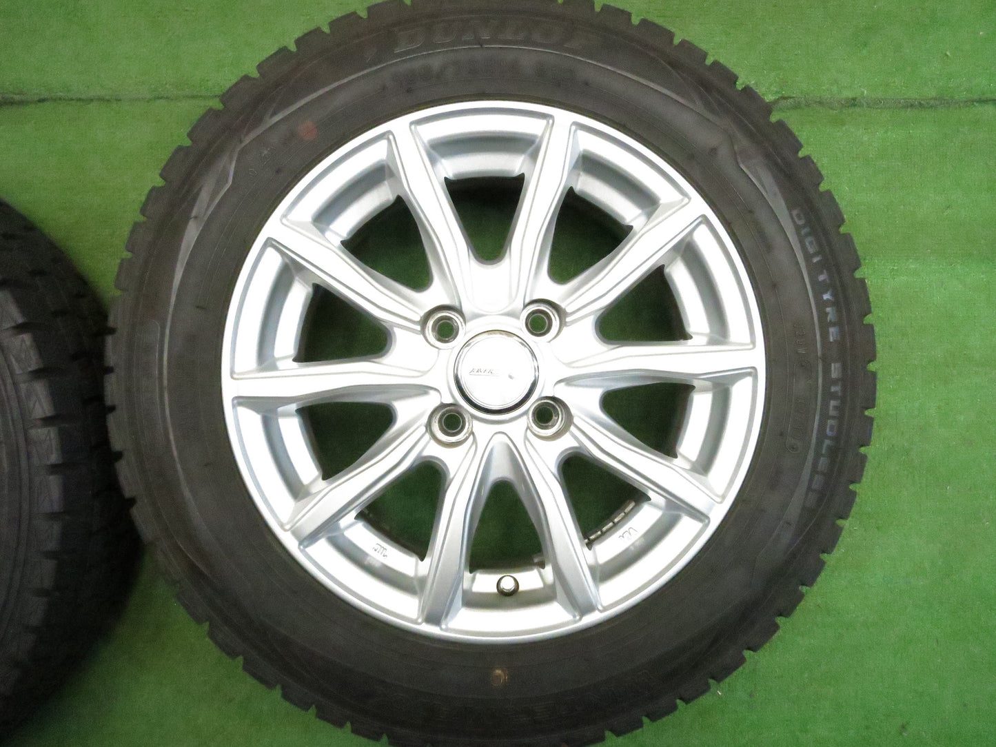 [送料無料]バリ溝！19年！キレイ！9.5分以上★スタッドレス 165/70R14 ダンロップ ウインターマックス WM01 JOKER ジョーカー 14インチ PCD100/4H★3011602Hス