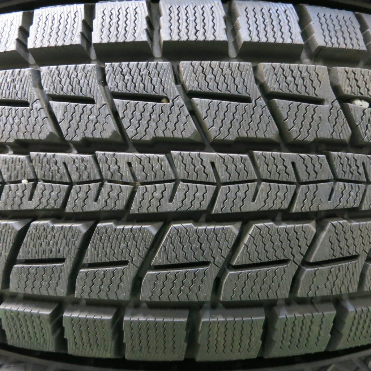 *送料無料*バリ溝！ほぼ10分★スタッドレス 225/65R17 ダンロップ ウインターマックス SJ8 タイヤ 17インチ ハリアー エクストレイル 等★3102105イスタ