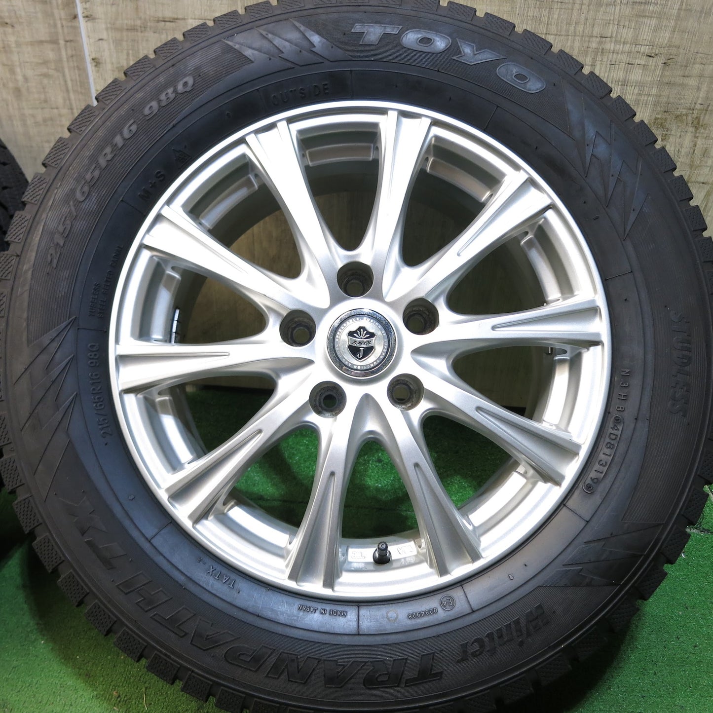 [送料無料]バリ溝！19年！キレイ！ほぼ10分★スタッドレス 215/65R16 トーヨー トランパス TX JOKER ジョーカー 16インチ PCD114.3/5H★3061313Hス