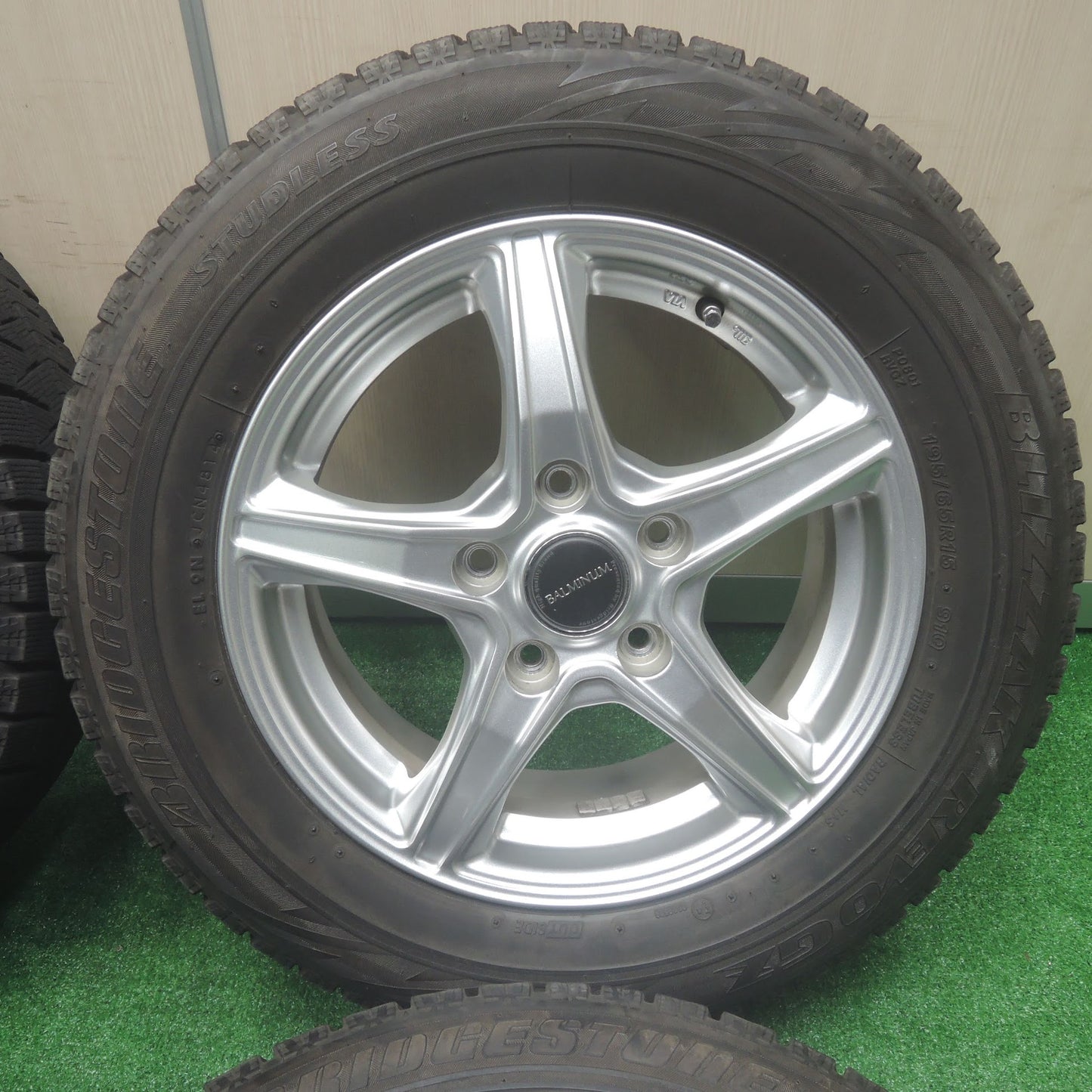 [送料無料]バリ溝！キレイ！9分★スタッドレス 195/65R15 ブリヂストン ブリザック REVO GZ BALMINUM バルミナ 15インチ PCD114.3/5H★3082109SYス