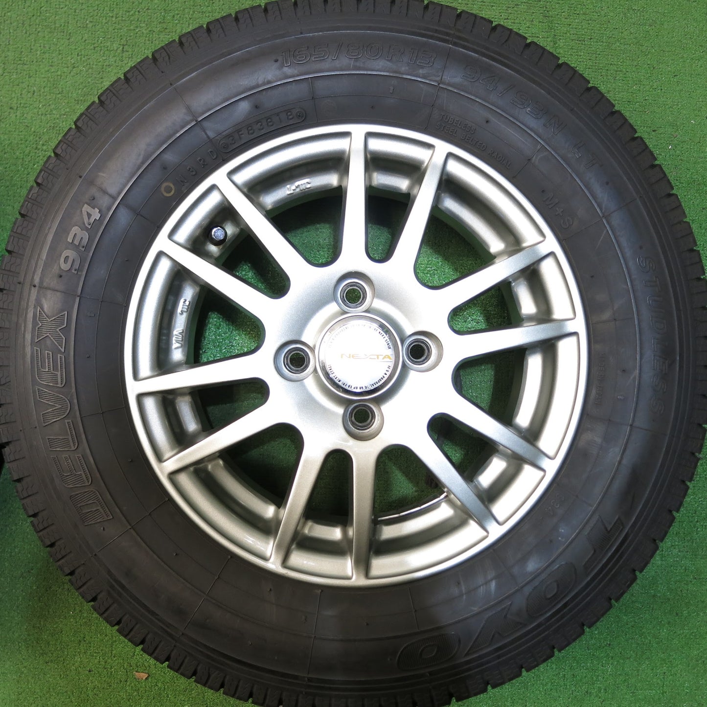 [送料無料]バリ溝！キレイ！9.5分以上★スタッドレス 165/80R13 94/93N トーヨー デルベックス 934 NEXTA ネクスタ 13インチ PCD100/4H★3061402Hス