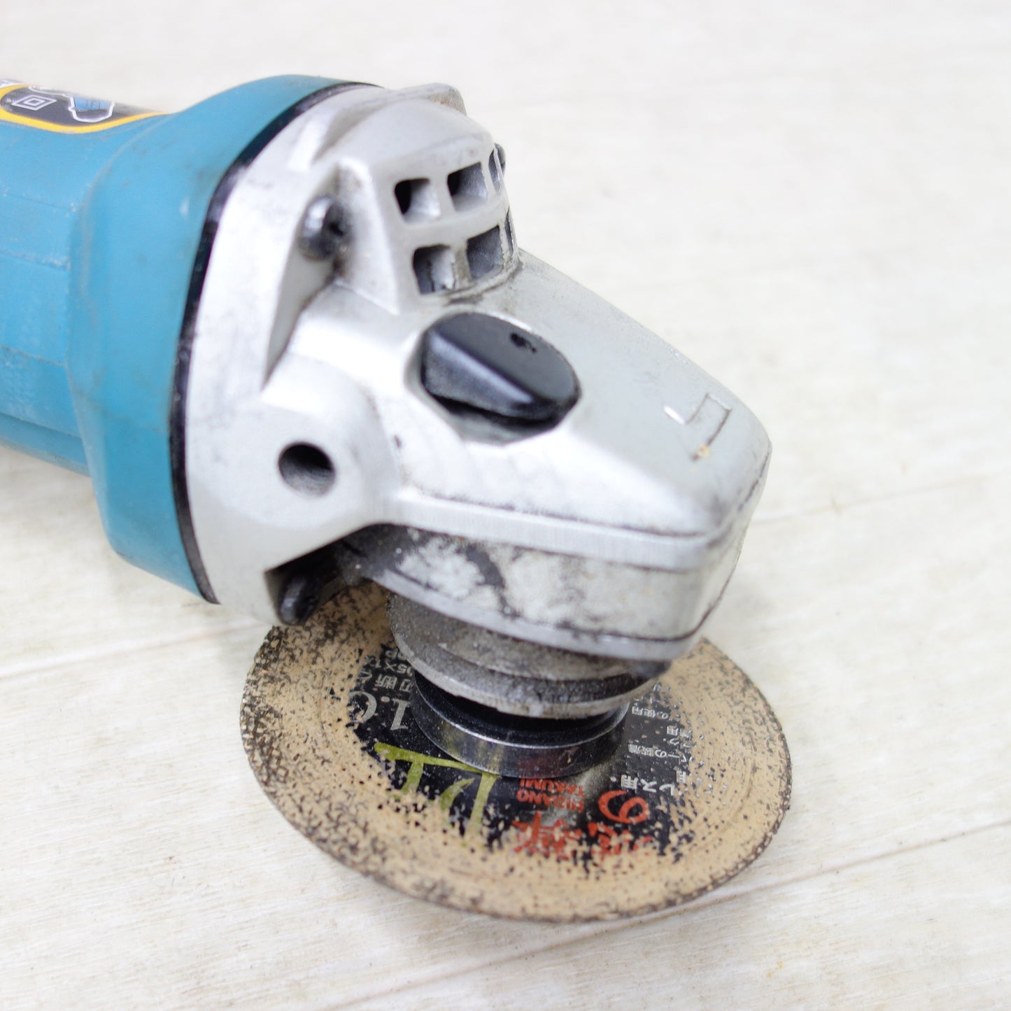 [送料無料] ◆makita マキタ 100mm ディスクグラインダ 9533B 電動工具 研磨機 100V◆