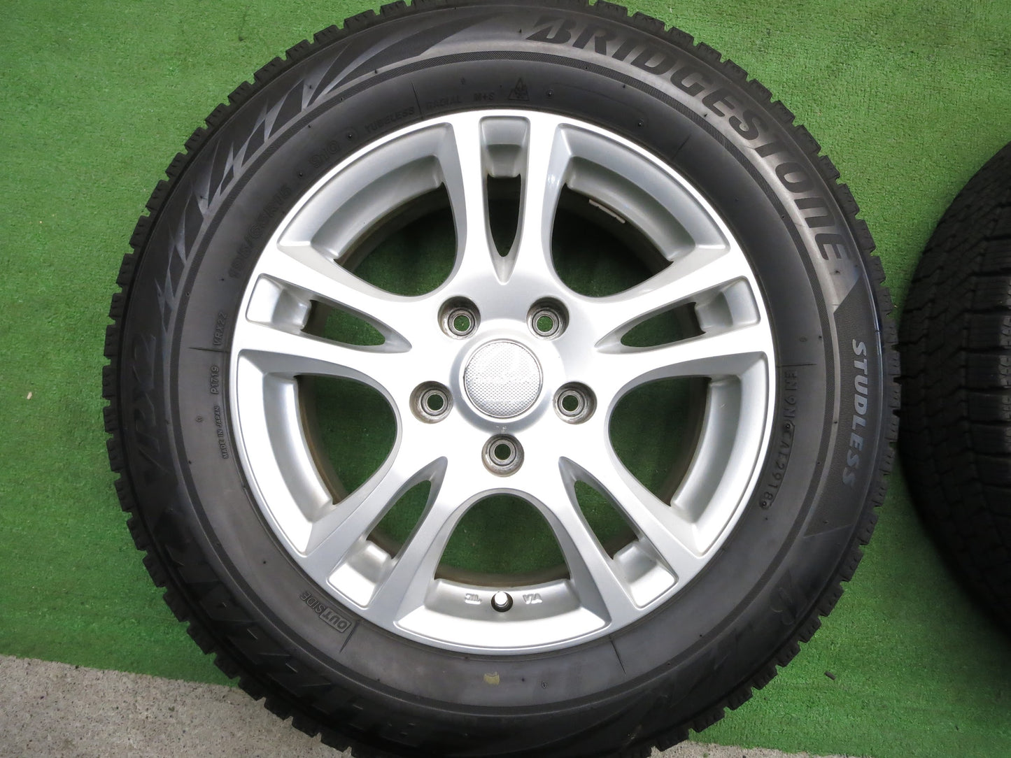 [送料無料]バリ溝！18年！8.5分★スタッドレス 195/65R15 ブリヂストン ブリザック VRX2 EuroSpeed MANARAY SPORT マナレイ 15インチ PCD114.3/5H★2112502Hス