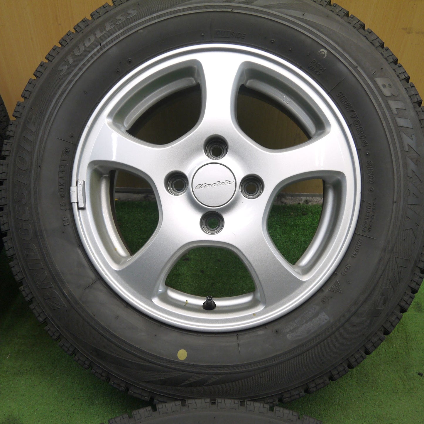 [送料無料]バリ溝！19年！キレイ！8.5分★ホンダ フリード 純正 Modulo 185/70R14 スタッドレス ブリヂストン ブリザック VRX 14インチ PCD100/4H★3070802KAス
