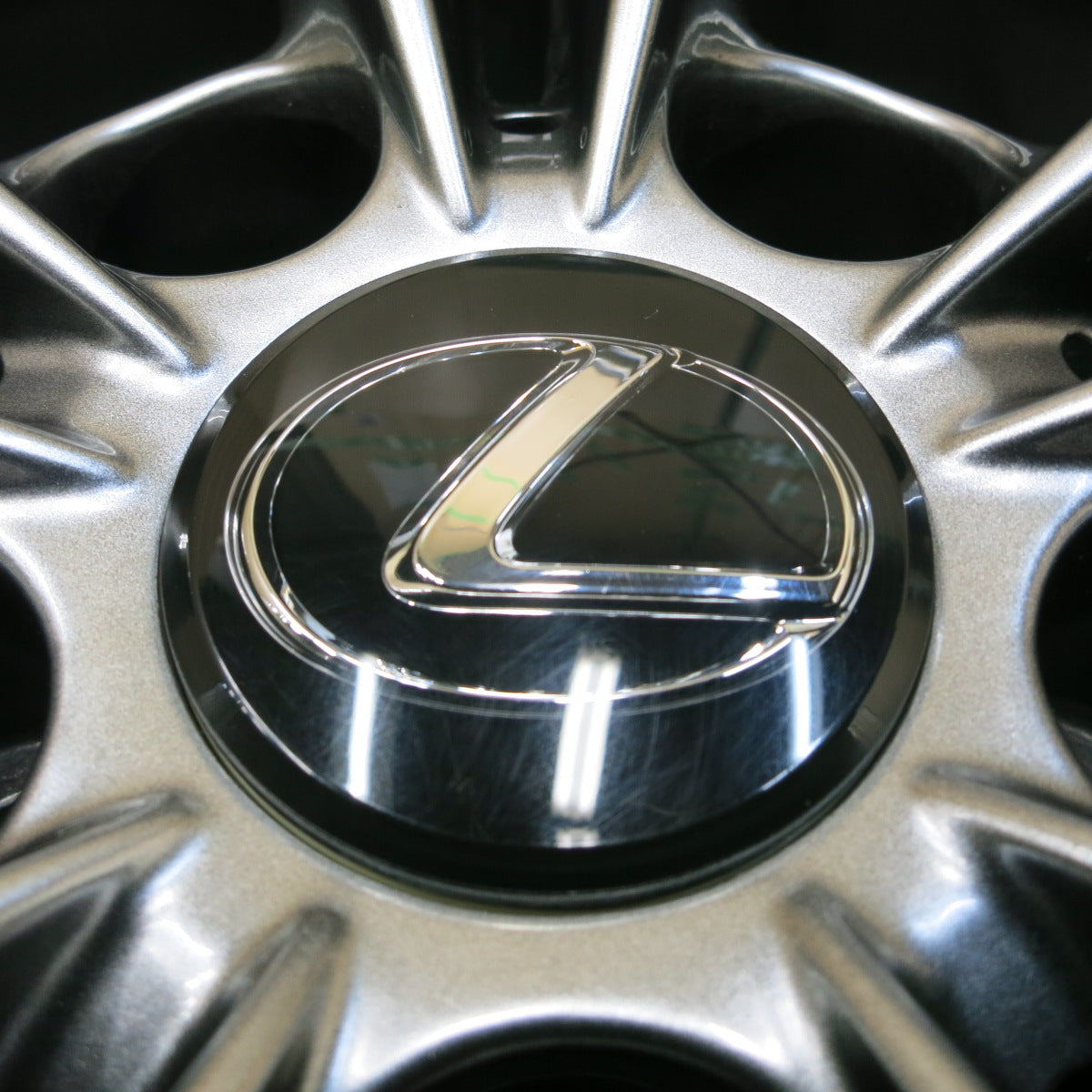 *送料無料*センサー付！バリ溝！19年！キレイ！9.5分★レクサス 等 235/55R20 スタッドレス ヨコハマ アイスガード G075 社外 アルミ 20インチ PCD114.3/5H★3102107イス