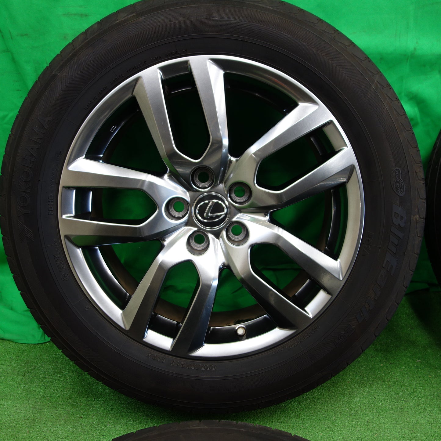 *送料無料*センサー付き！19年！キレイ★レクサス NX300h バージョンL 純正 225/60R18 ヨコハマ E51 E51A PCD114.3/5H★3101302HHノ