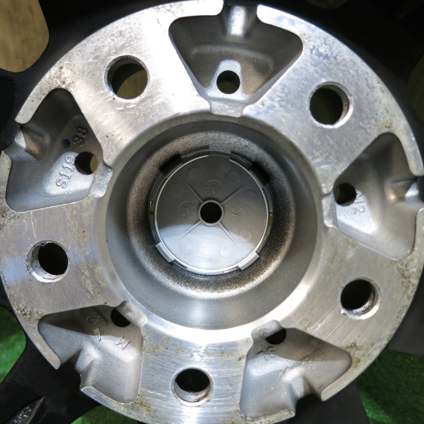 [送料無料]超バリ溝！21年！キレイ！9.5分以上★スタッドレス 225/60R17 ヨコハマ アイスガード iG60 SCHNEIDER シュナイダー 17インチ PCD114.3/5H★3052206Hス
