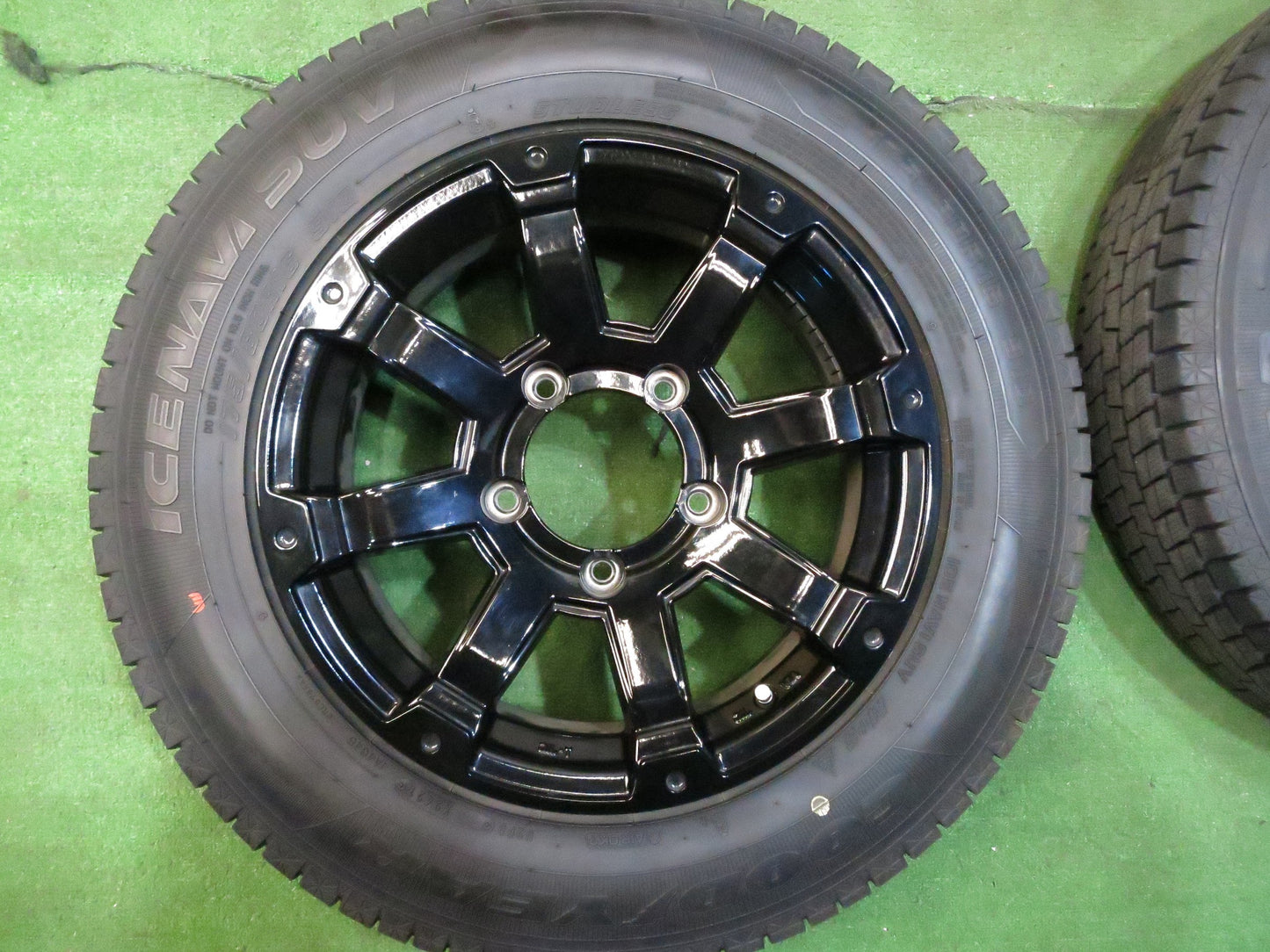 [送料無料]バリ溝！21年！綺麗！9.5分★ジムニー等 175/80R16 ROCKKELLY MX-I スタッドレス グッドイヤー アイスナビSUV BADX 16インチ PCD139.7/5★3020805Hス