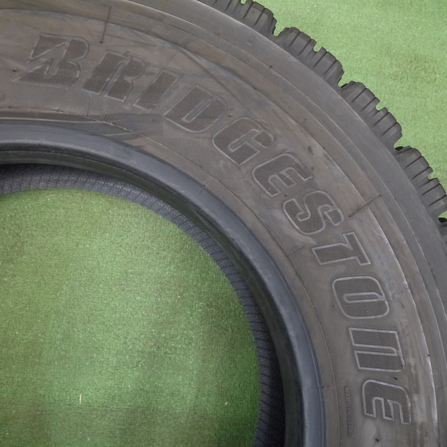[送料無料]バリ溝！22年！9分★トラック タイヤ 265/70R19.5 140/138J スタッドレス ブリヂストン エコピア W911Ⅱ 19.5インチ★3032804クスタ
