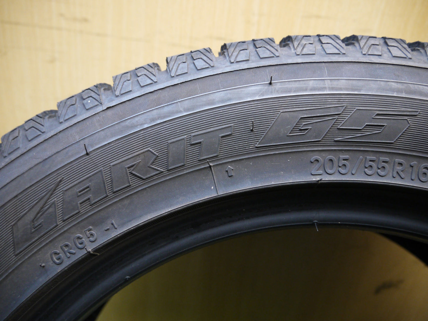 [送料無料]バリ溝！19年！9.5分★スタッドレス 205/55R16 トーヨー ガリット G5 タイヤ 16インチ ノア ヴォクシー レガシィ インプレッサ 等★2050306クスタ