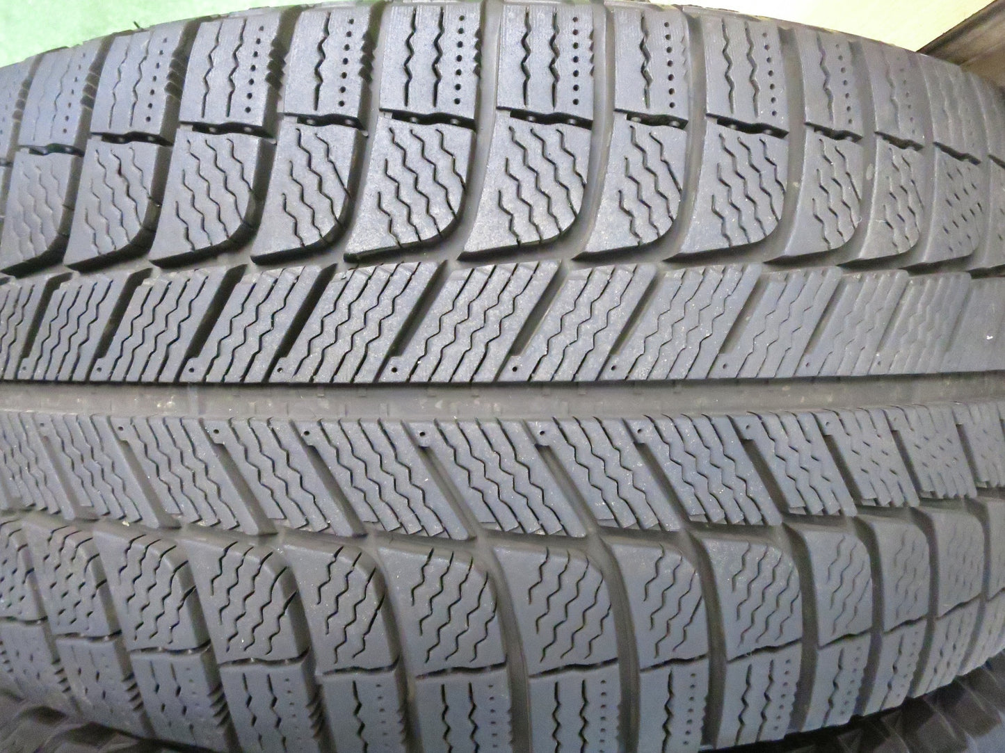 [送料無料]バリ溝！キレイ！9.5分★BMW 等 245/45R18 スタッドレス ミシュラン X-ICE3+ SPORTECHNIC スポーツテクニック 18インチ PCD112/5H★3021715Hス
