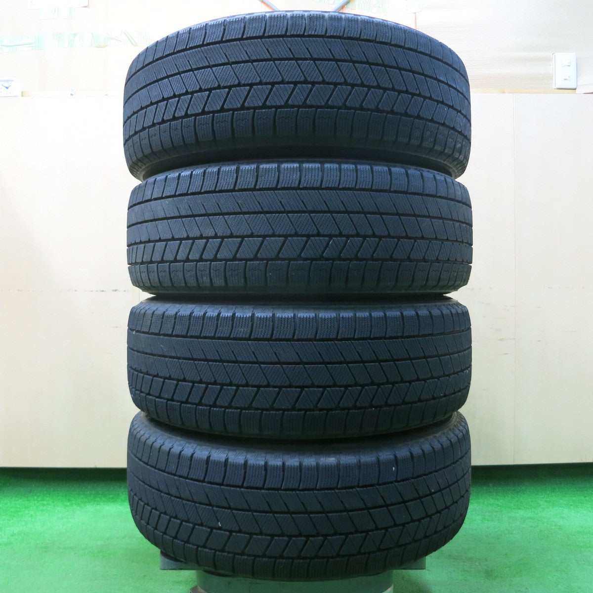 *送料無料* バリ溝！21年！9.5分★スタッドレス 215/60R17 ブリヂストン ブリザック VRX3 FEID 17インチ PCD100 114.3/5H マルチ★4022007イス