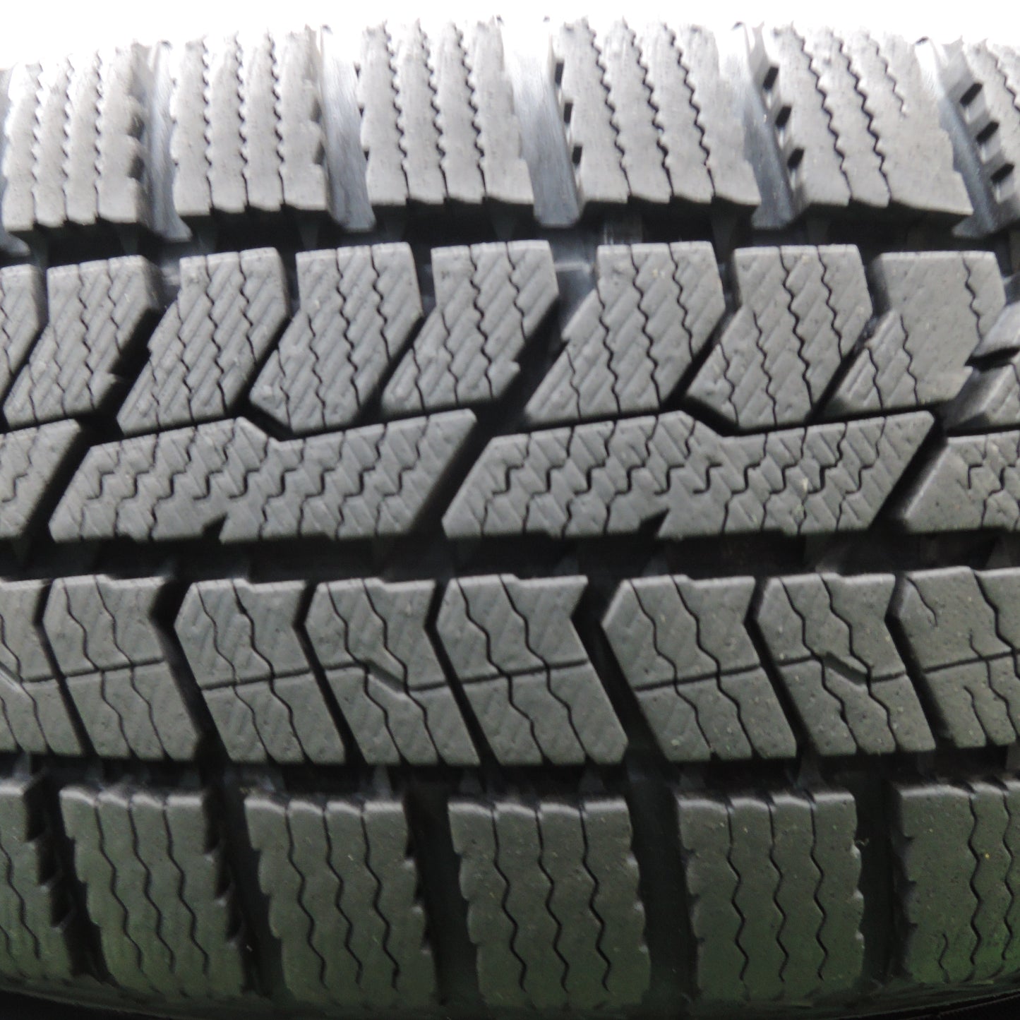 *送料無料*バリ溝！21年！キレイ！9.5分以上★スタッドレス 165/70R14 トーヨー オブザーブ GIZ2 MRT Premium 14インチ PCD100/4H★4011311HAス