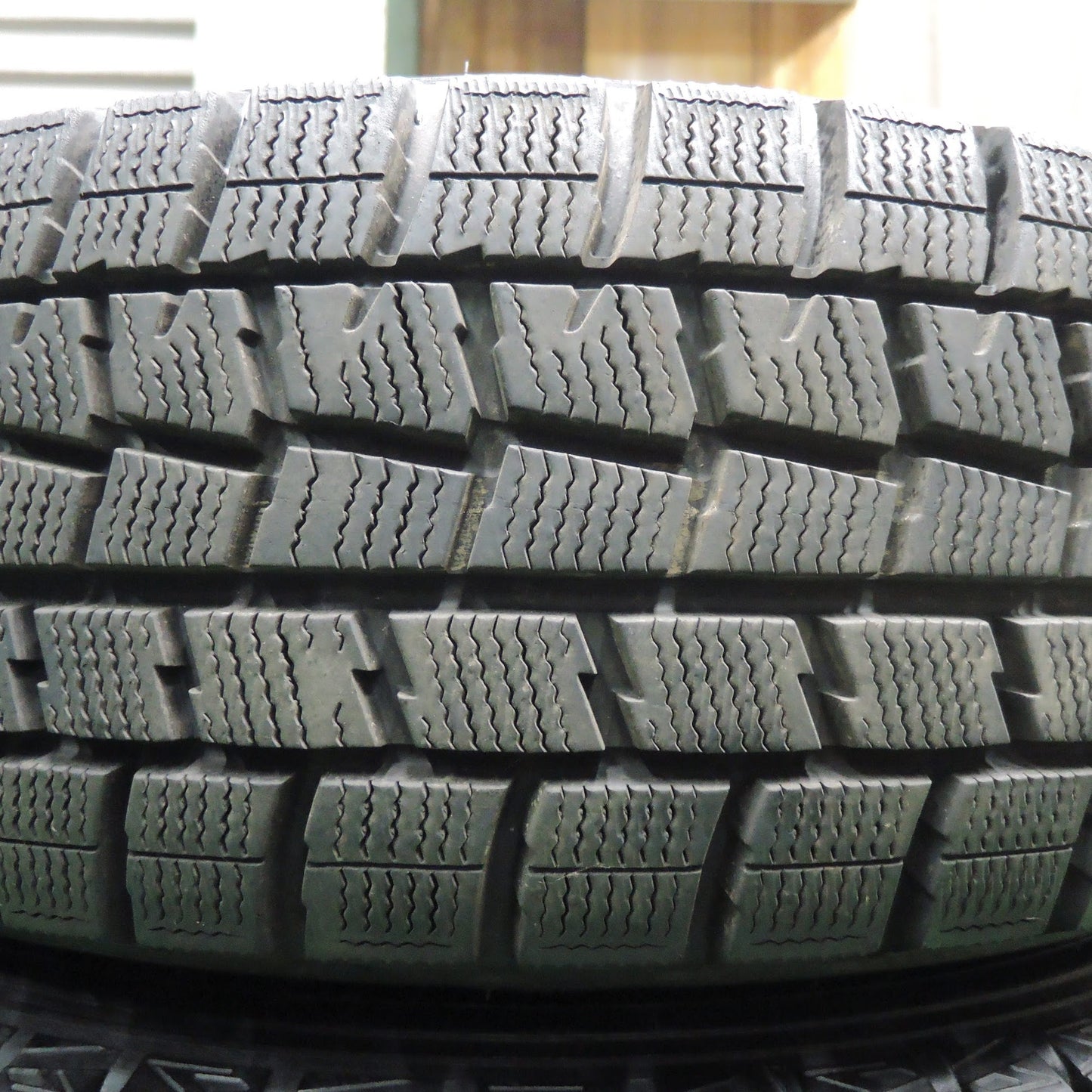 [送料無料]バリ溝！9.5分★トヨタ ノア ヴォクシー 純正 195/65R15 スタッドレス ダンロップ ウインターマックス WM01 15インチ PCD114.3/5H★3091204NJス